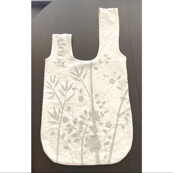 Two Goop Canvas Shopping Bags - Picture 4 of 5